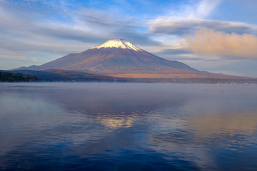山中湖　朝の逆さ富士