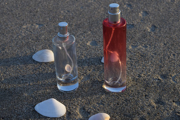 Obraz na płótnie Canvas perfume bottle
