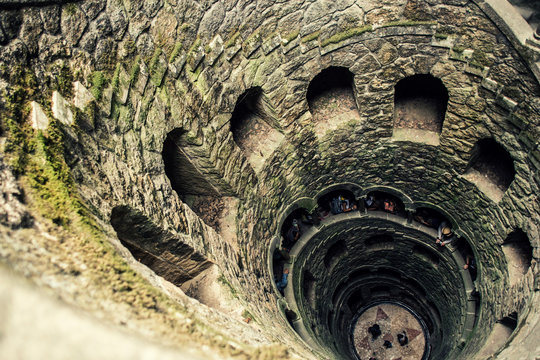 Pozo Inici&aacute;tico, Quinta da Regaleira, Sintra, Portugal.