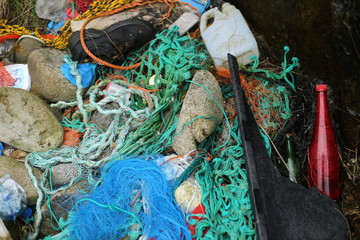 Pollution sur la plage en bretagne