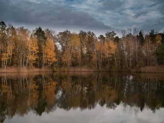 Jesień nad wodą.