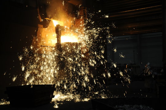 Feuerwerk am Schmelzofen