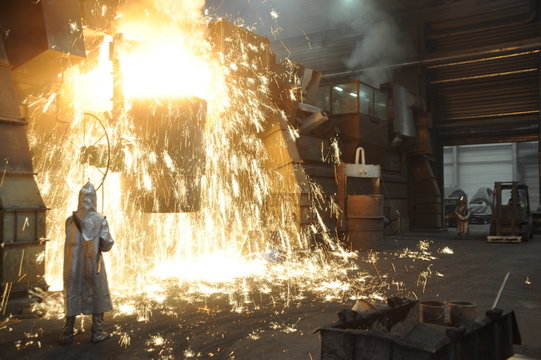 Feuerwerk am Schmelzofen
