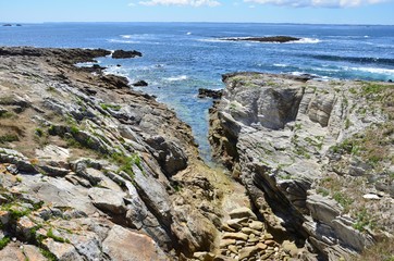 Fototapeta na wymiar Rocks on the ocean