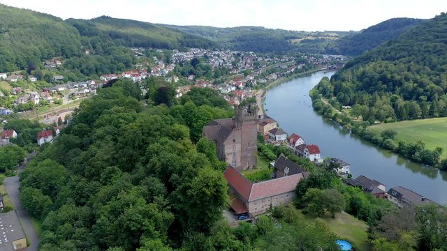 Flight along Vierburgeneck at Neckersteinach