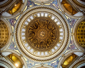 Fototapeta na wymiar 11.07.2019. London, UK, St Paul Cathedral. Splendid inside of the St Paul catherdal. Amazing, altar, frescos and cupola