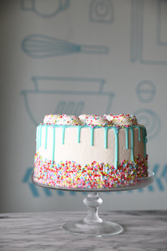 Pastel cake with sprinkles
