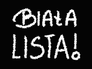 Czarna tablica z napisem biała lista Tekst związany z podatkiem VAT w Polsce