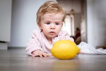 Fototapeta premium Curious child