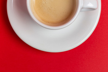 Tazza bianca di caffè vista dall'alto