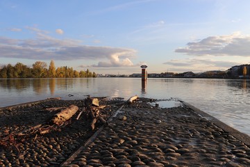 Le point de confluence du fleuve Rhône et de la rivière Saône à Lyon - Département du Rhône -...