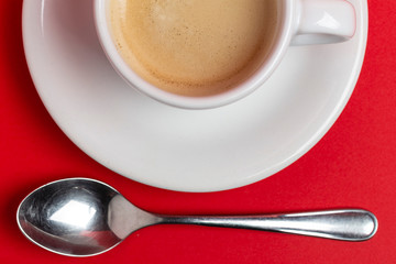 Tazza bianca di caffè vista dall'alto