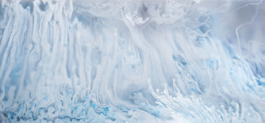 Petri - a modern technique in painting, is created by adding alcoholic ink to epoxy. After hardening, drops of ink harden and look like a plexus of algae, caramel reefs, and the seabed.