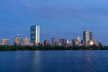 Naklejka premium Dusk view of Boston Skyline by Chalres River in summer time