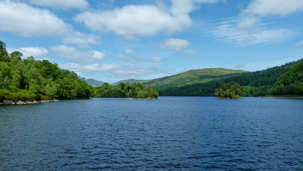 Obraz na płótnie Canvas lake in deep forest