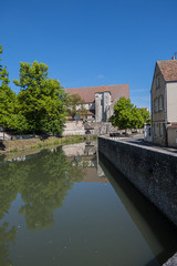 Obraz premium View of Chartres Church of Saint Andrew (La Collegiale Saint-Andre, XII century) - old collegiate church, reflected in the river Eure. Chartres (80 km southwest of Paris), Eure-et-Loir, France.