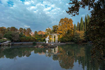 Fototapeta premium Evening in the old Park, reflection in the pond.