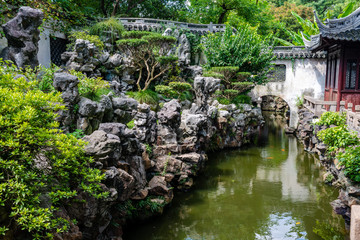 Fototapeta na wymiar Very green Yu Garden in Shanghai. China