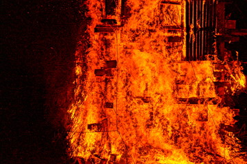 Fototapeta na wymiar Ardiendo en llamas