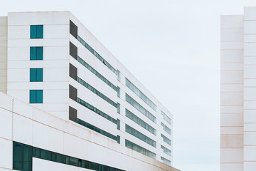 Facade of a white building with simple and minimalist straight lines.
