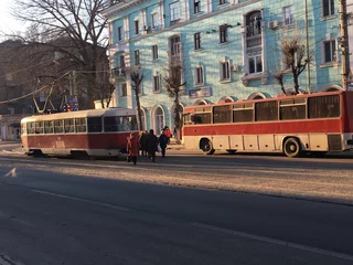 Foto op Plexiglas bus on the street © Никита Семёнов