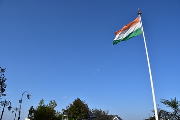 インドのヒマラヤ山岳地帯　シムラーの街並み　ザ・リッジ広場に掲げられたインド国旗