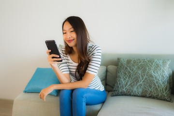 Obraz premium Portrait beautiful young asian woman using or talking mobile phone