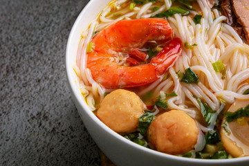 A coloful bowl of Bun Thai Tom Yum.