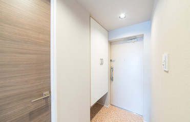 住宅　玄関　下駄箱　廊下　イメージ　施工例