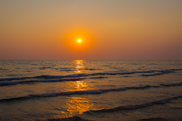Fototapeta na wymiar Sky and beach before sunset