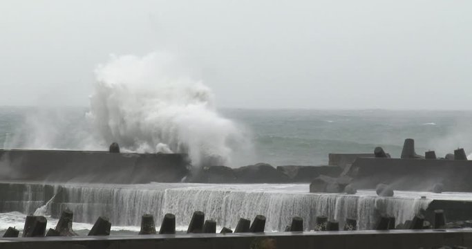 Huge Waves Crash Into Port Sea Wall During Hurricane - Dujuan