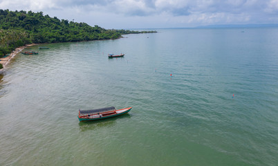 Fototapeta na wymiar Tropical beach with boats on Koh Tonsay island, Cambodia