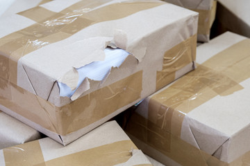 sealed box packing paper packaging is damaged and torn