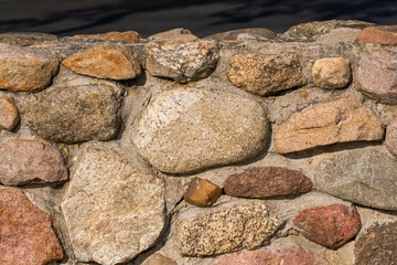 große Steine einer Steinmauer