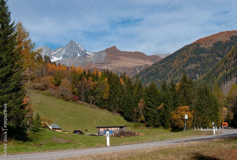 Wall mural mountain landscape in tirol