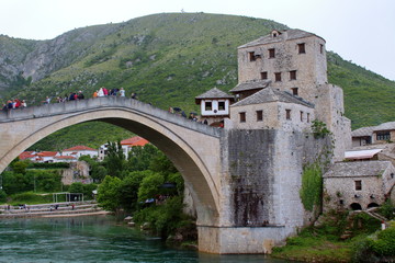 Fototapeta na wymiar old bridge over the river in mostar