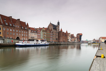 Obraz premium Old town in Gdansk on a cloudy day