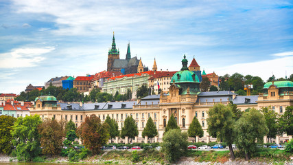 Naklejka na ściany i meble Prague and its castle at the top