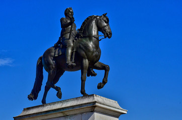 Fototapeta na wymiar Paris; France - april 2 2017 : the statue of Henri 4