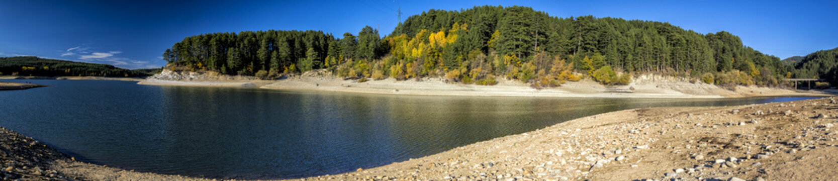 Lago en reserva de La Sila Calabria Italia