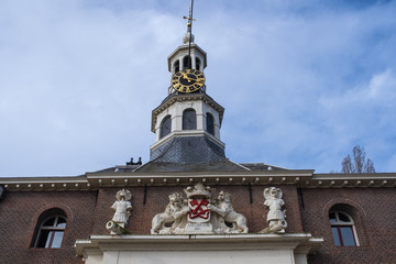 Fototapeta na wymiar Fassade des Stadttors von Leiden/Niederlande, genannt 