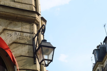 Rue de Seine Coin de rue avec vieille lanterneParis