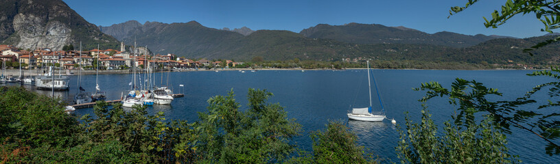 Fototapeta na wymiar Lago Magiorre Italy. Lake with boats. Streza.