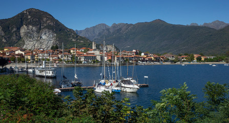 Fototapeta na wymiar Lago Magiorre Italy. Lake with boats. Streza.