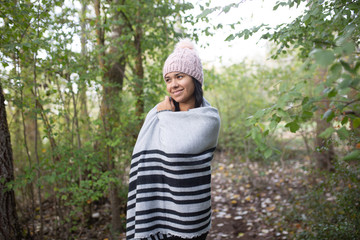 Naklejka premium young brunette woman with hat in autumn