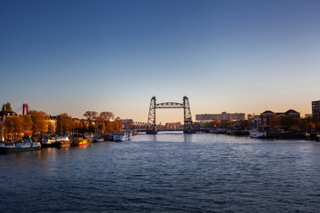 Obraz premium cityscape of Rotterdam with De Hef on the left and the Erasmus bridge on the right