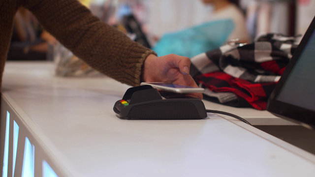 Man pays for purchase with the help of phone