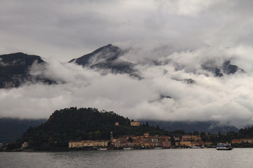 Abziehende Regenwolken über Bellagio am Comer See