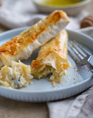 Filo rolls with cheese