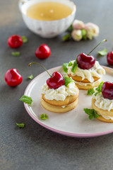 Almond layered dessert